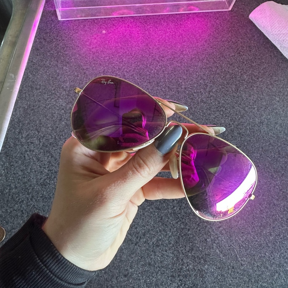 Pink Ray Bans!